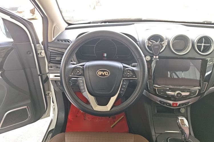 Used BYD S7 2017 2.0T Automatic Prestige Edition Steering Wheel