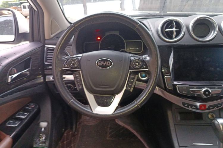 Used BYD S7 2017 2.0T Automatic Prestige Edition Steering Wheel