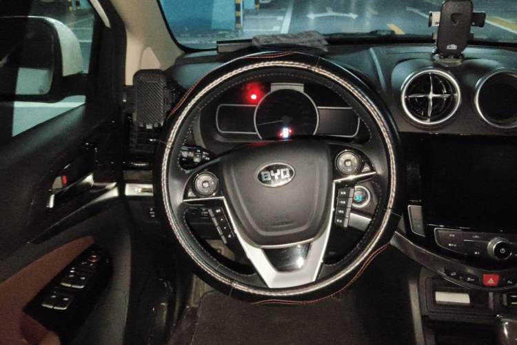 Used BYD S7 2017 2.0T Automatic Prestige Edition Steering Wheel