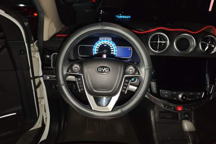 Used BYD S7 2017 2.0T Automatic Prestige Edition Steering Wheel