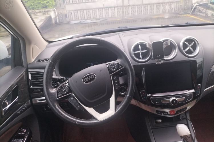 Used BYD S7 2017 2.0T Automatic Prestige Edition Steering Wheel