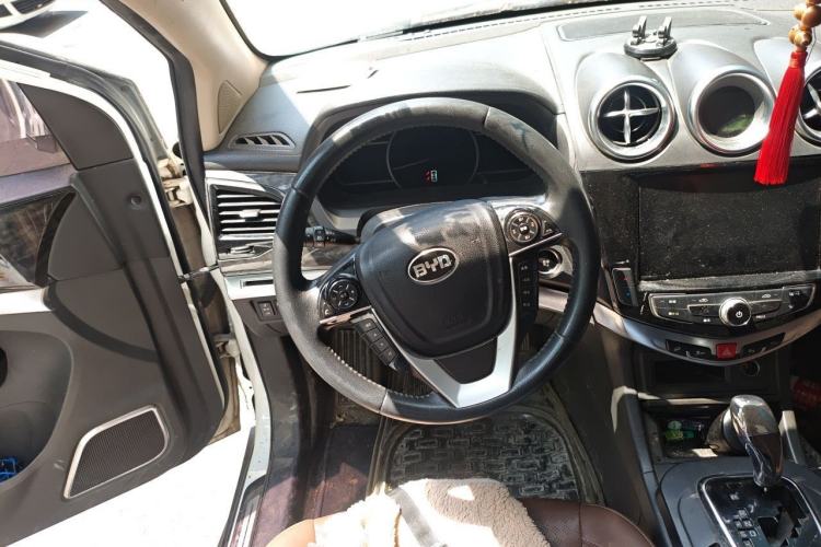 Used BYD S7 2017 2.0T Automatic Prestige Edition Steering Wheel