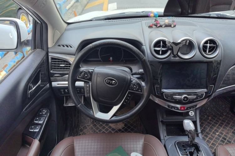 Used BYD S7 2017 2.0T Automatic Prestige Edition Steering Wheel