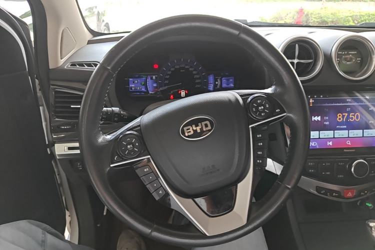 Used BYD S7 2017 2.0T Automatic Prestige Edition Steering Wheel