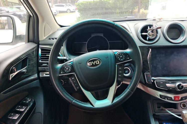 Used BYD S7 2017 2.0T Automatic Prestige Edition Steering Wheel