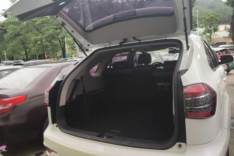 Used BYD S7 2017 2.0T Automatic Prestige Edition Trunk