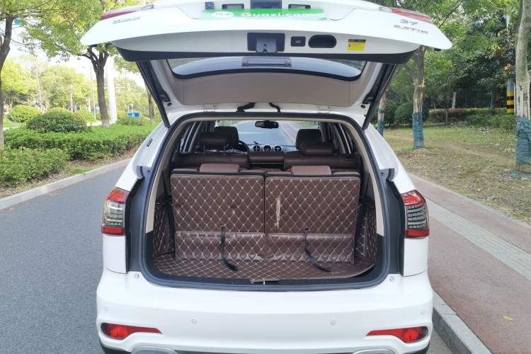 Used BYD S7 2017 2.0T Automatic Prestige Edition Trunk