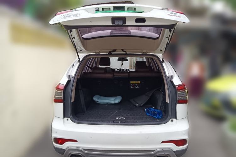 Used BYD S7 2017 2.0T Automatic Prestige Edition Trunk