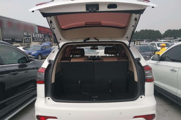Used BYD S7 2017 2.0T Automatic Prestige Edition Trunk