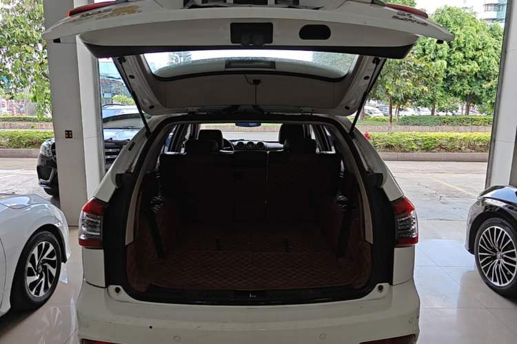 Used BYD S7 2017 2.0T Automatic Prestige Edition Trunk