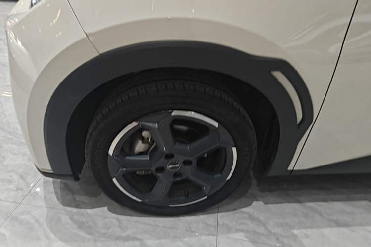 Used BYD Seagull 2023 Free Edition Left Front Wheel Hub