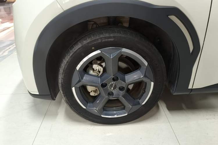 Used BYD Seagull 2023 Free Edition Left Front Wheel Hub