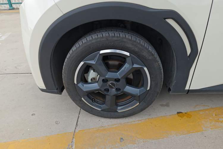 Used BYD Seagull 2023 Free Edition Left Front Wheel Hub