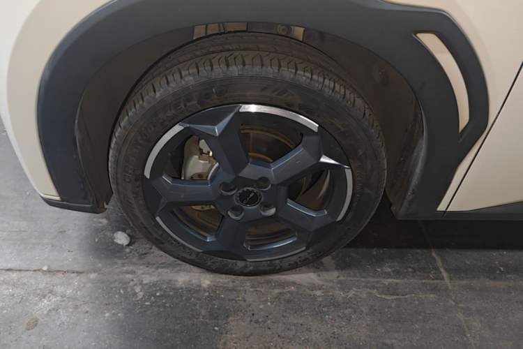 Used BYD Seagull 2023 Flying Edition Left Front Wheel Hub