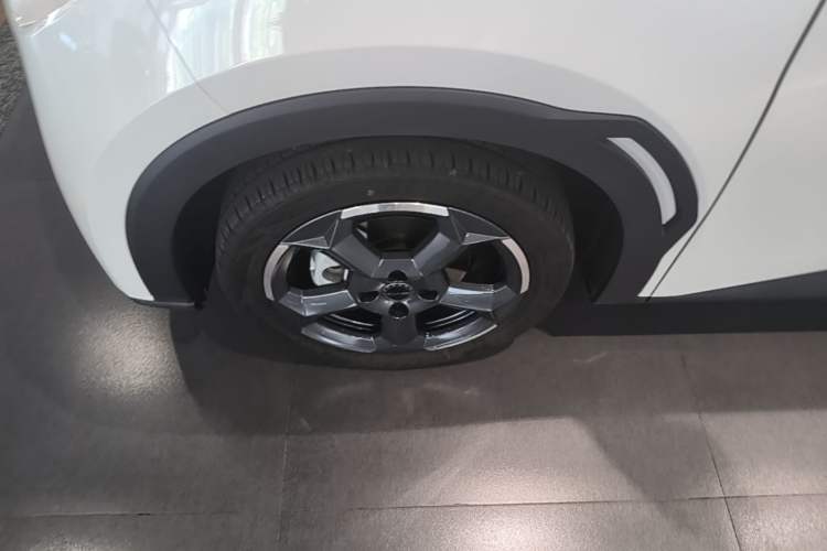 Used BYD Seagull 2023 Free Edition Left Front Wheel Hub