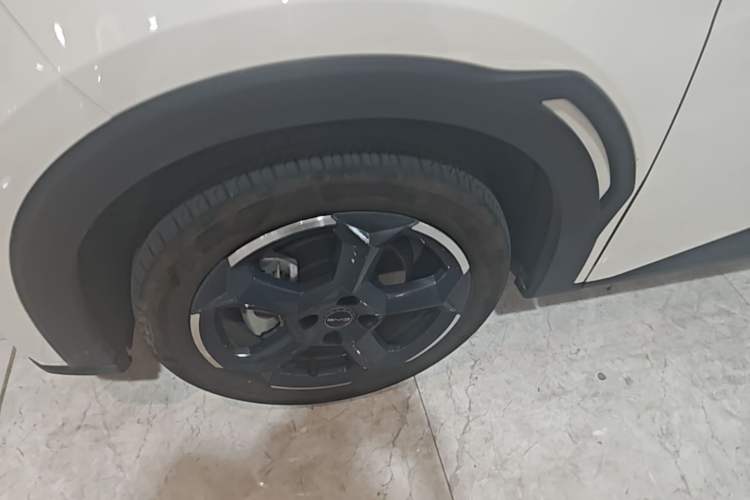 Used BYD Seagull 2023 Free Edition Left Front Wheel Hub