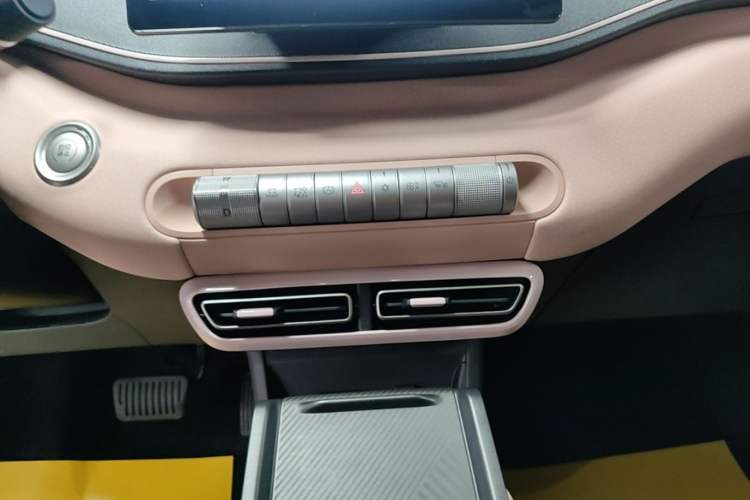 Used BYD Seagull 2024 Honor Edition 305km Dynamic Version Audio And AC Panel