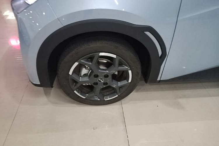 Used BYD Seagull 2024 Honor Edition 405km Flying Version Left Front Wheel Hub