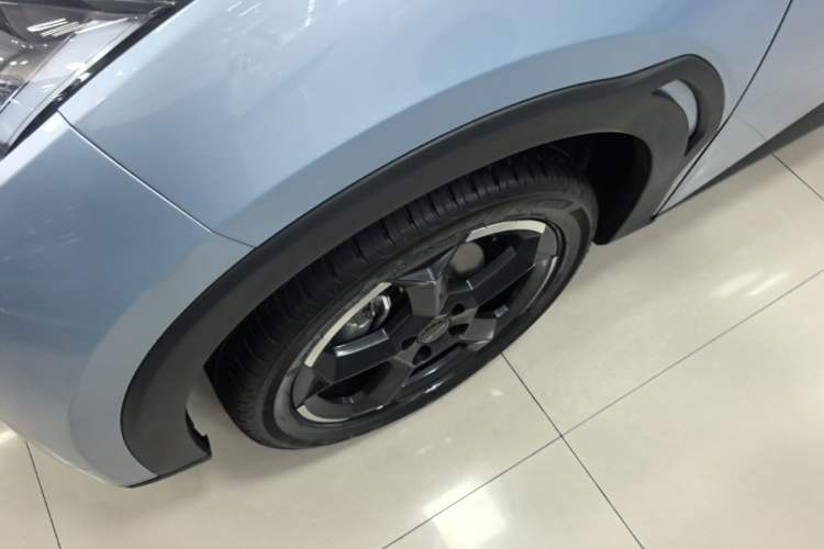 Used BYD Seagull 2024 Honor Edition 405km Flying Version Left Front Wheel Hub