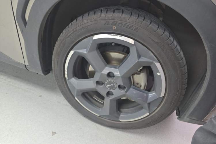 Used BYD Seagull 2024 Honor Edition 405km Flying Version Right Front Wheel Hub