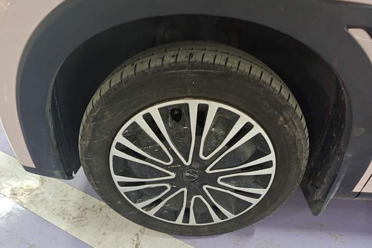 Used BYD Seagull 2024 Honor Edition 305km Dynamic Version Left Front Wheel Hub