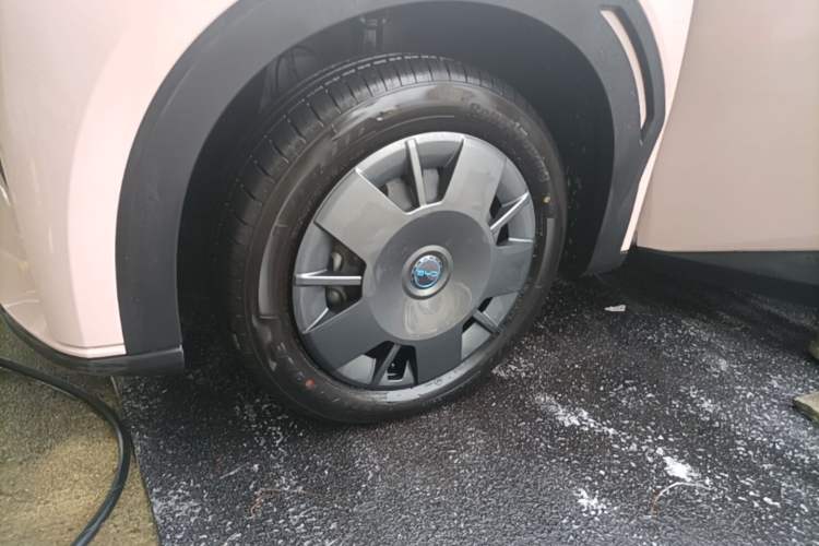 Used BYD Seagull 2024 Honor Edition 305km Dynamic Version Left Front Wheel Hub