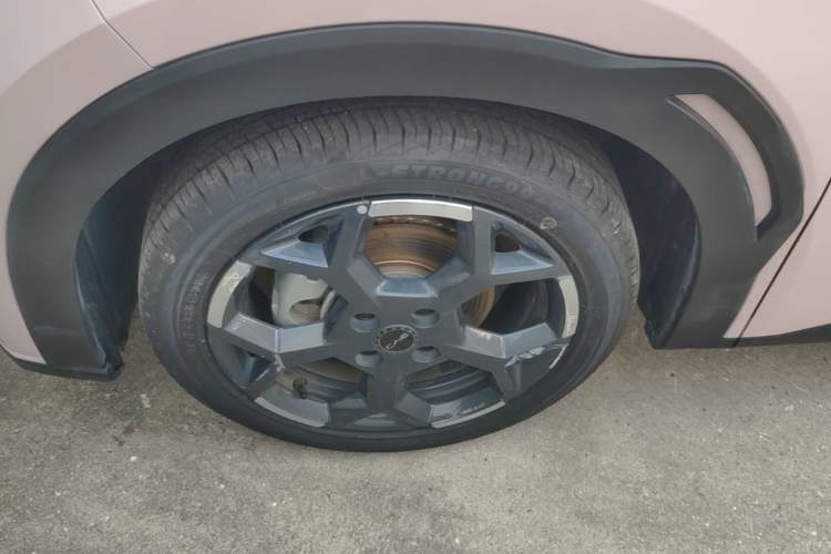 Used BYD Seagull 2024 Honor Edition 305km Freedom Version Left Front Wheel Hub