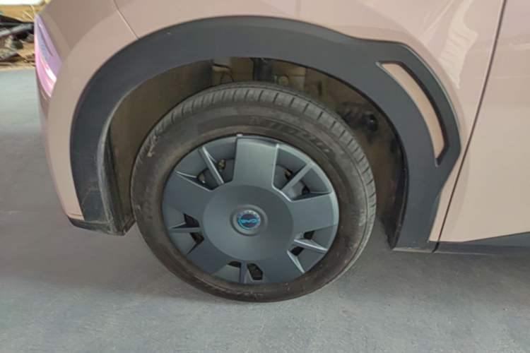 Used BYD Seagull 2024 Honor Edition 305km Dynamic Version Left Front Wheel Hub