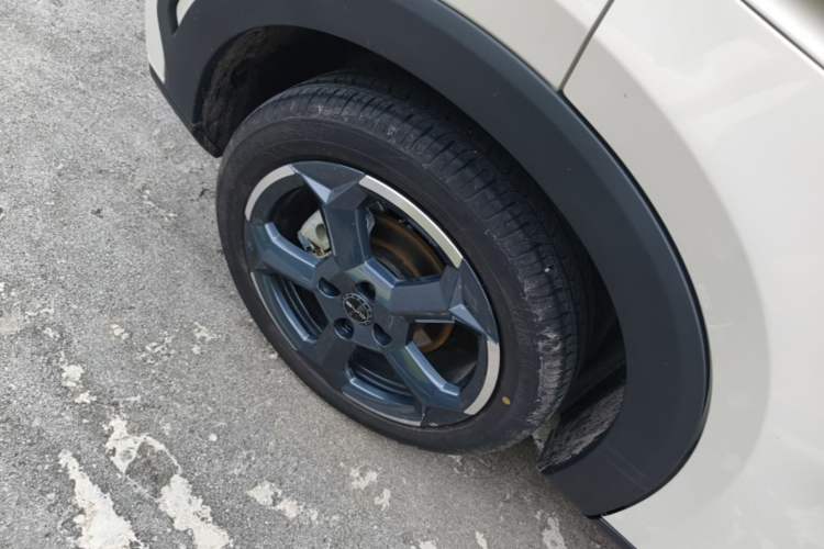 Used BYD Seagull 2024 Honor Edition 305km Freedom Version Right Rear Wheel Hub