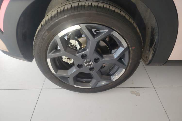 Used BYD Seagull 2024 Honor Edition 305km Freedom Version Right Rear Wheel Hub