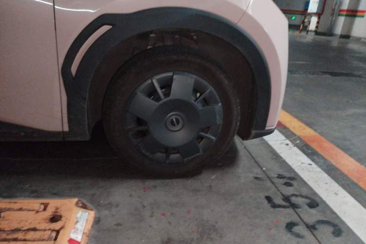 Used BYD Seagull 2024 Honor Edition 305km Dynamic Version Right Front Wheel Hub
