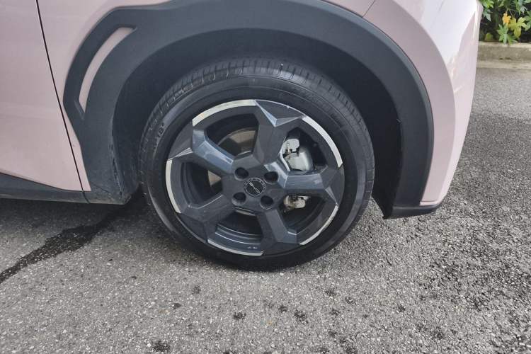 Used BYD Seagull 2024 Honor Edition 305km Freedom Version Right Front Wheel Hub