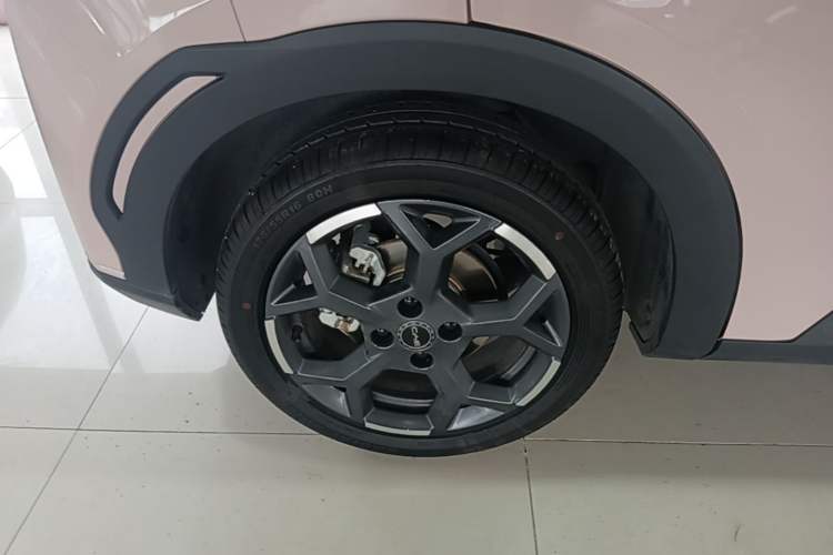 Used BYD Seagull 2024 Honor Edition 305km Freedom Version Right Rear Wheel Hub