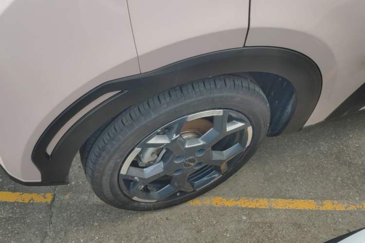 Used BYD Seagull 2024 Honor Edition 305km Freedom Version Right Rear Wheel Hub