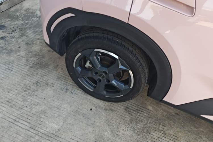Used BYD Seagull 2024 Honor Edition 305km Freedom Version Right Rear Wheel Hub