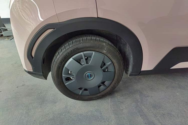 Used BYD Seagull 2024 Honor Edition 305km Dynamic Version Right Rear Wheel Hub