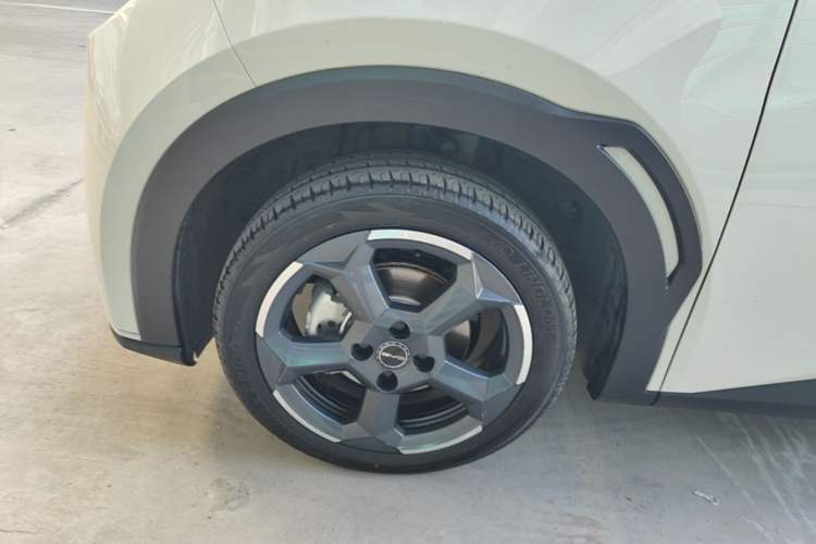 Used BYD Seagull 2024 Honor Edition 405km Flying Version Left Front Wheel Hub