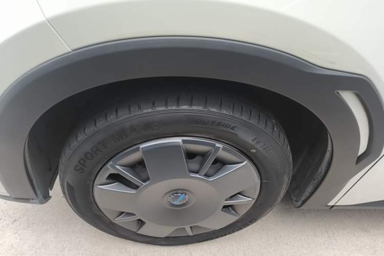 Used BYD Seagull 2024 Honor Edition 305km Dynamic Version Left Front Wheel Hub
