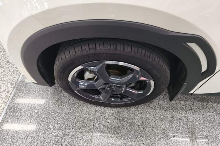 Used BYD Seagull 2024 Honor Edition 405km Flying Version Left Front Wheel Hub