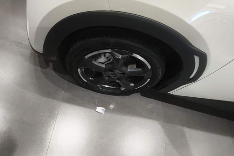Used BYD Seagull 2024 Honor Edition 305km Freedom Version Left Front Wheel Hub