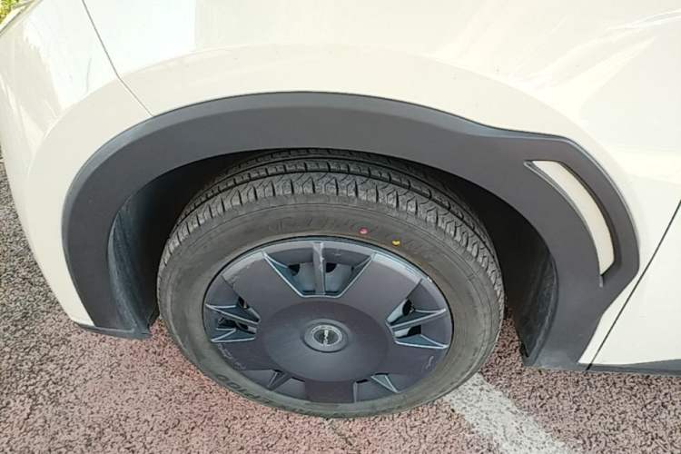 Used BYD Seagull 2024 Honor Edition 305km Dynamic Version Left Front Wheel Hub