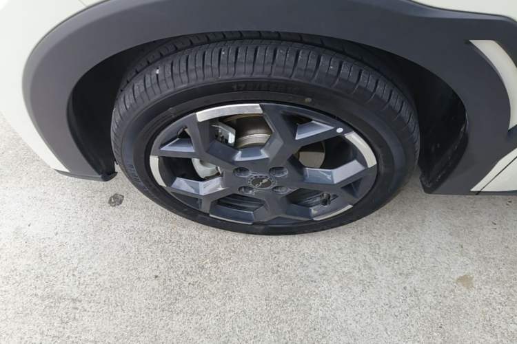 Used BYD Seagull 2024 Honor Edition 305km Freedom Version Left Front Wheel Hub