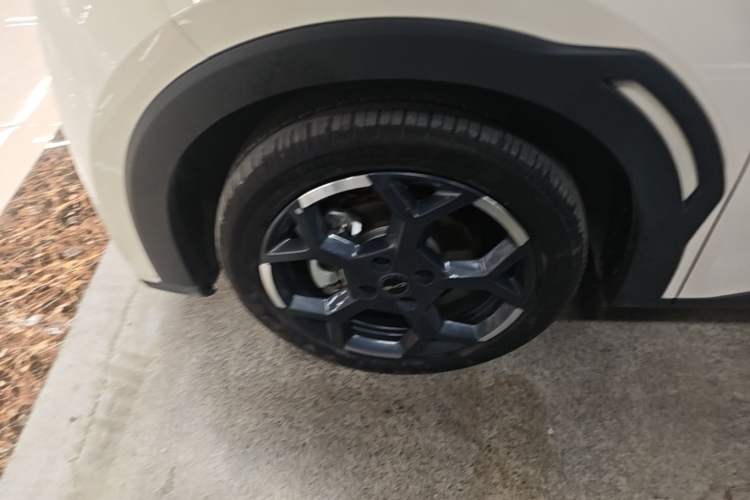 Used BYD Seagull 2024 Honor Edition 405km Flying Version Left Front Wheel Hub
