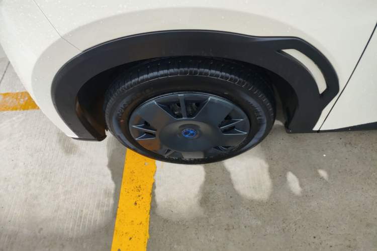 Used BYD Seagull 2024 Honor Edition 305km Dynamic Version Left Front Wheel Hub