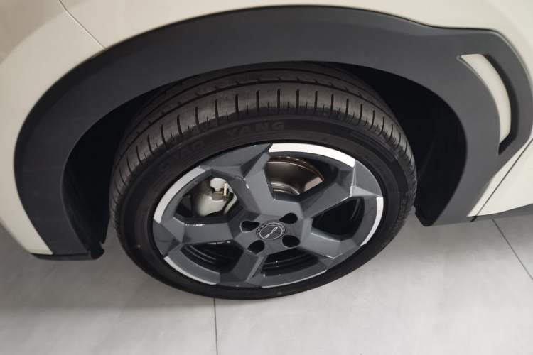 Used BYD Seagull 2024 Honor Edition 305km Freedom Version Left Front Wheel Hub