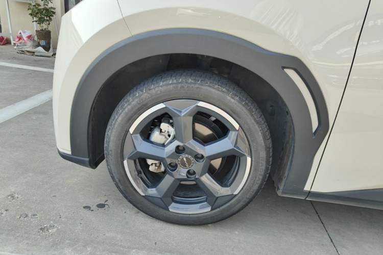 Used BYD Seagull 2024 Honor Edition 305km Freedom Version Left Front Wheel Hub