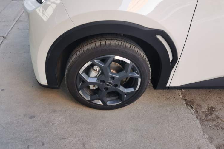 Used BYD Seagull 2024 Honor Edition 305km Freedom Version Left Front Wheel Hub