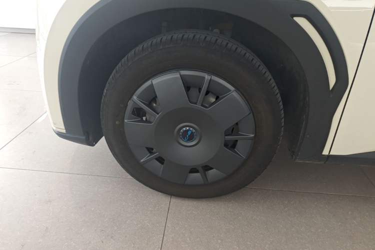 Used BYD Seagull 2024 Honor Edition 305km Dynamic Version Left Front Wheel Hub