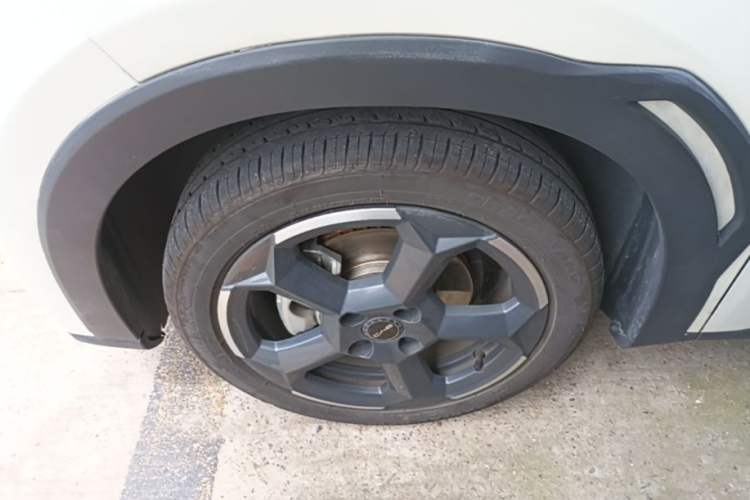 Used BYD Seagull 2024 Honor Edition 405km Flying Version Left Front Wheel Hub