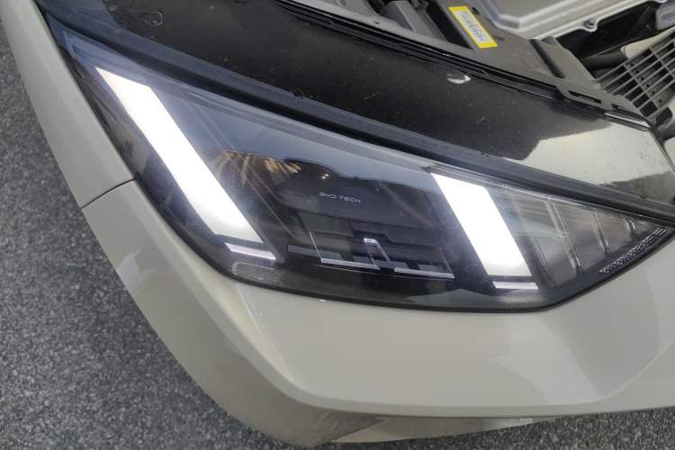 Used BYD Seagull 2024 Honor Edition 405km Flying Version Right Front Headlight